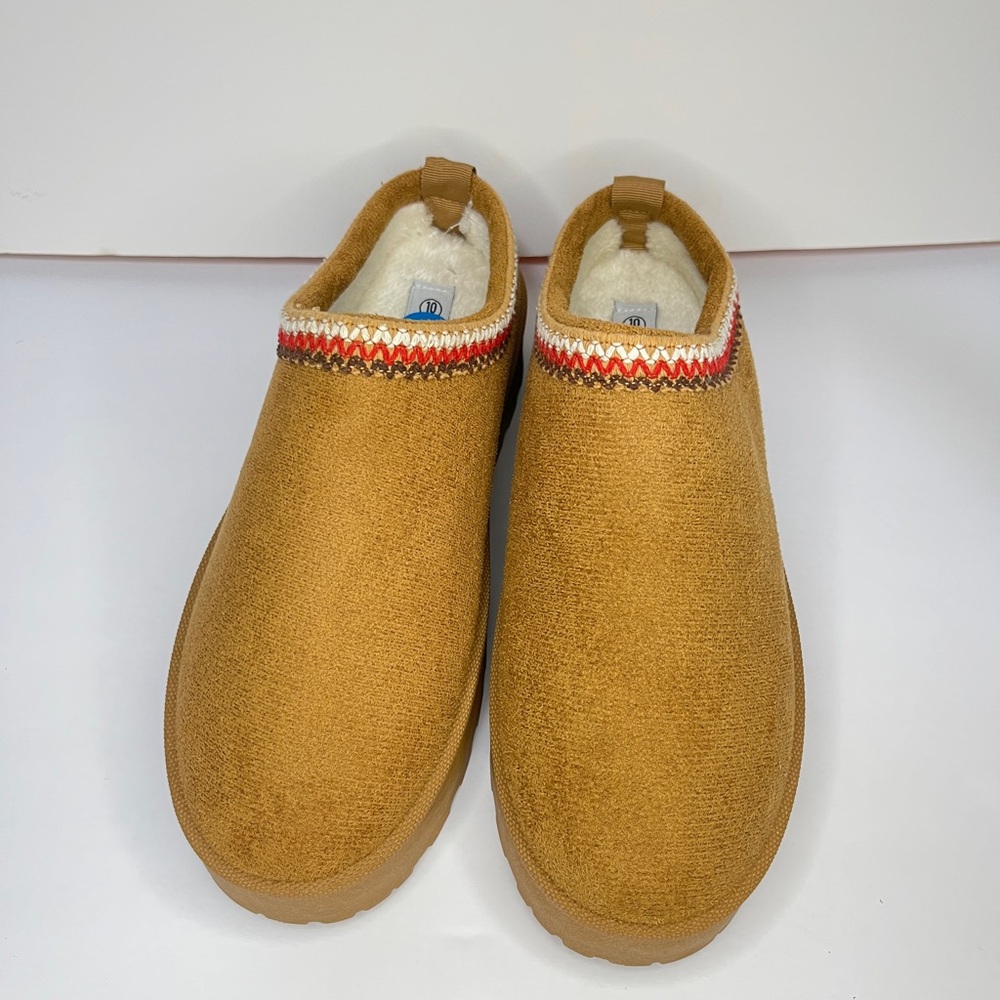 Forever” Faux Suede Embroidered Stitch Clogs NEW - Picture 7 of 7